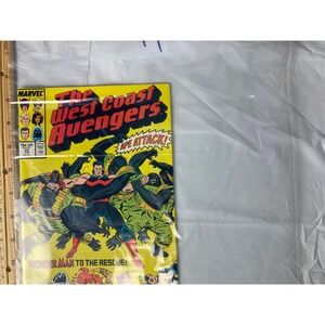 The West Coast Avengers Comic Book‎ Issue 33 "Ape Attack" Marvel 1988